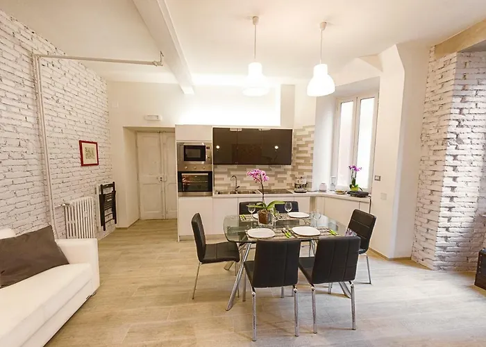 Modern Near Colosseum רומא