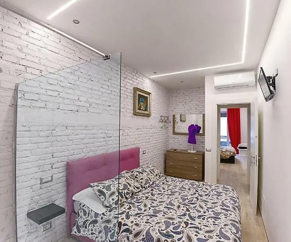 Modern Near Colosseum רומא